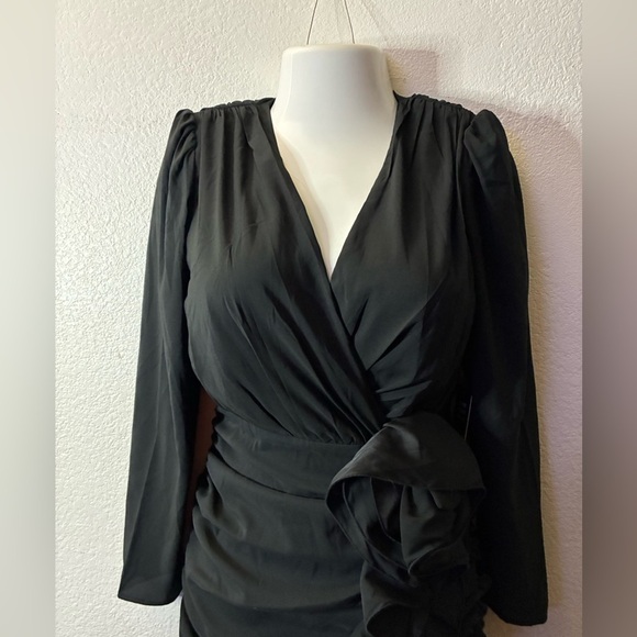 🆕Express Black Long Sleeve Elegant Design Wrap Flower Rouched Dress S🆕 - Picture 6 of 15